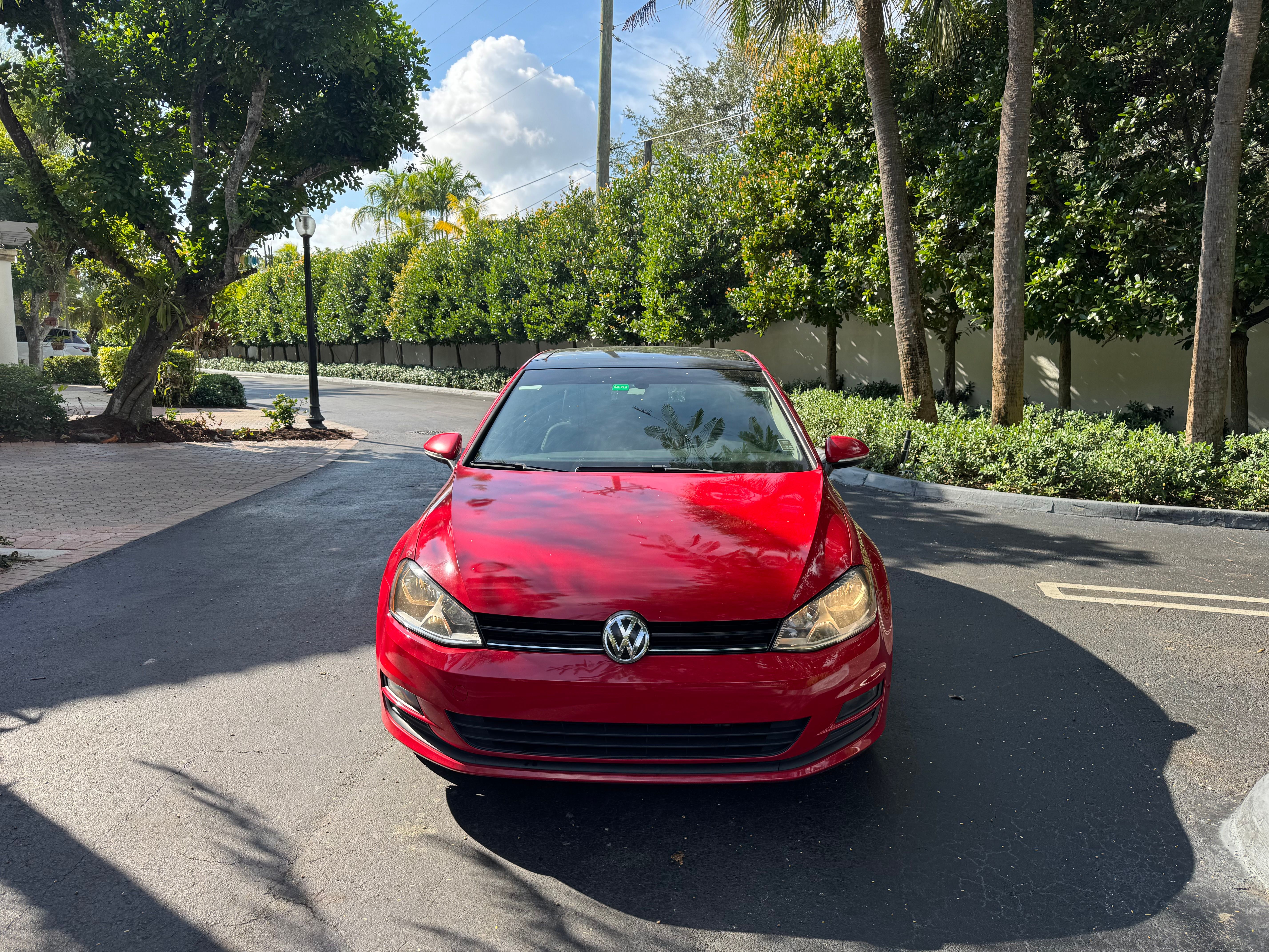 Used 2016 Volkswagen Golf SE FWD image 1