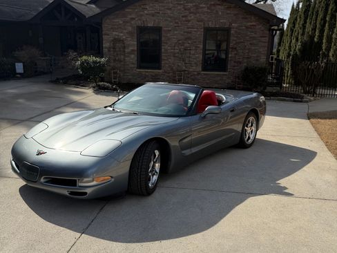 Used 2004 Chevrolet Corvette Convertible w/ Preferred Equipment Group image 12