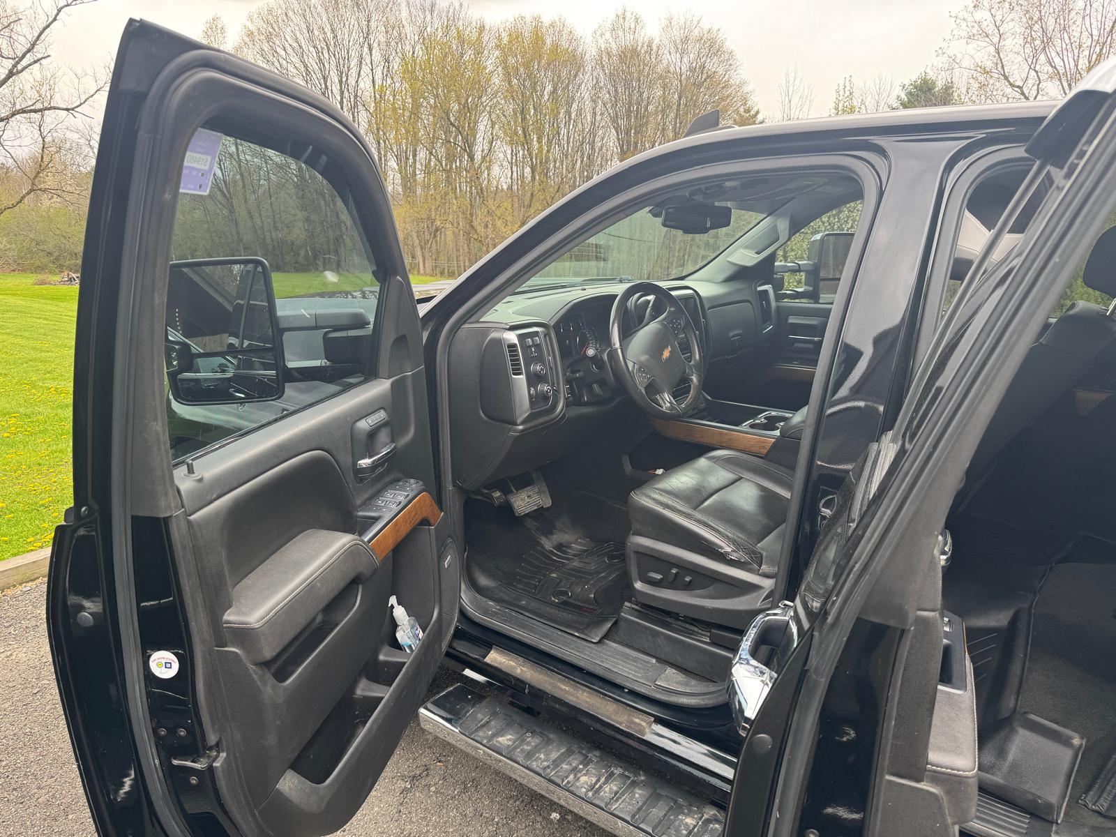 Used 2016 Chevrolet Silverado 1500 LTZ w/ LTZ Plus Package AWD/4WD image 9