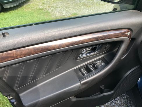Used 2016 Ford Taurus Limited FWD image 18