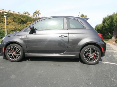 Used 2019 FIAT 500 Abarth w/ Popular Equipment Package FWD image 8