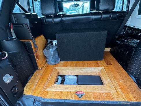 Used 2016 Jeep Wrangler Unlimited Rubicon image 23