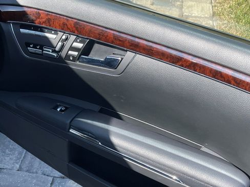 Used 2011 Mercedes-Benz S 550 4MATIC image 11
