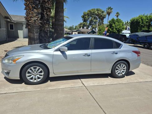 Used 2013 Nissan Altima 2.5 S FWD image 2