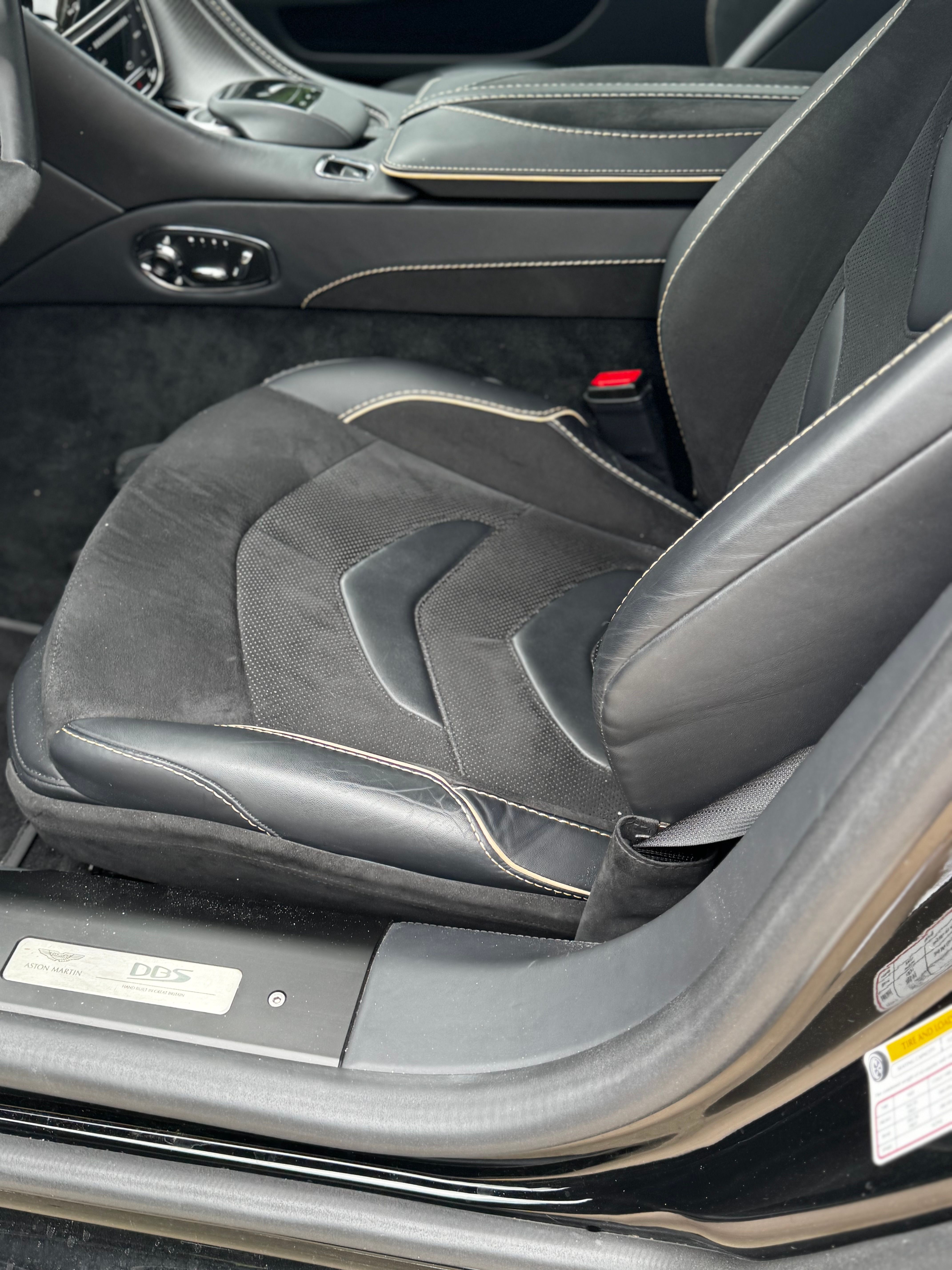 Used 2022 Aston Martin DBS Superleggera RWD image 15