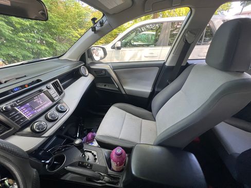 Used 2015 Toyota RAV4 LE FWD image 12