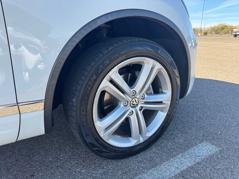 Used 2014 Volkswagen Touareg TDI AWD/4WD image 20