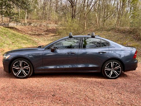 Used 2022 Volvo S60 T8 R-Design image 19