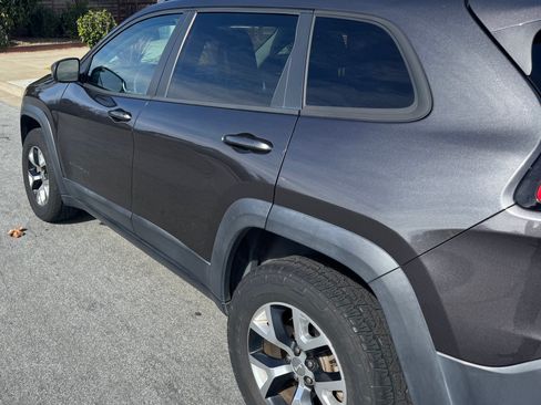 Used 2016 Jeep Cherokee Trailhawk w/ Leather Interior Group image 4