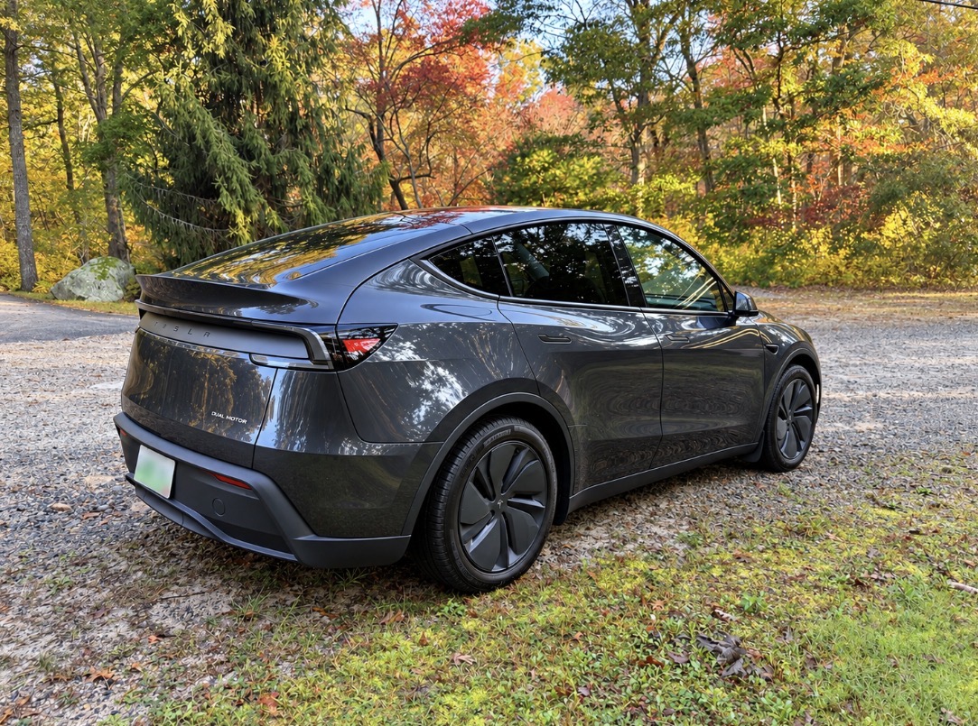 Used 2026 Tesla Model Y AWD image 1