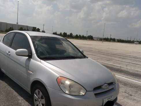 Used 2011 Hyundai Accent GS w/ Premium Pkg 3 FWD image 2