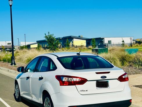 Used 2013 Ford Focus S FWD image 8