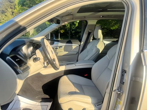 Used 2016 Volvo XC90 T5 Momentum FWD image 10