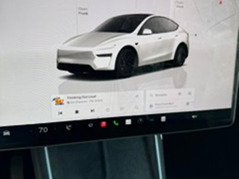 Used 2026 Tesla Model Y AWD image 11