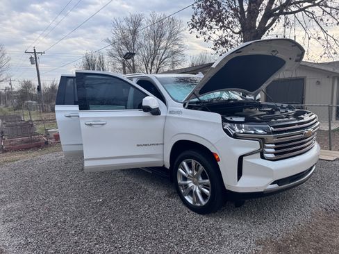 Used 2024 Chevrolet Suburban High Country w/ Advanced Technology Package image 6