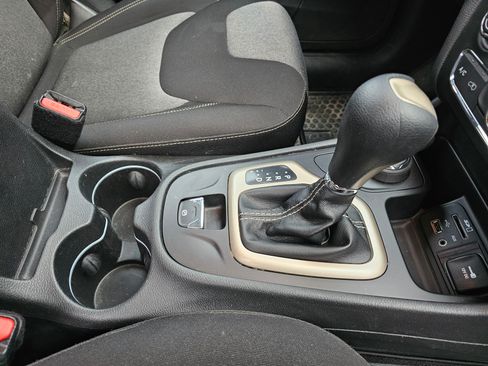 Used 2016 Jeep Cherokee Sport w/ Cold Weather Group image 23