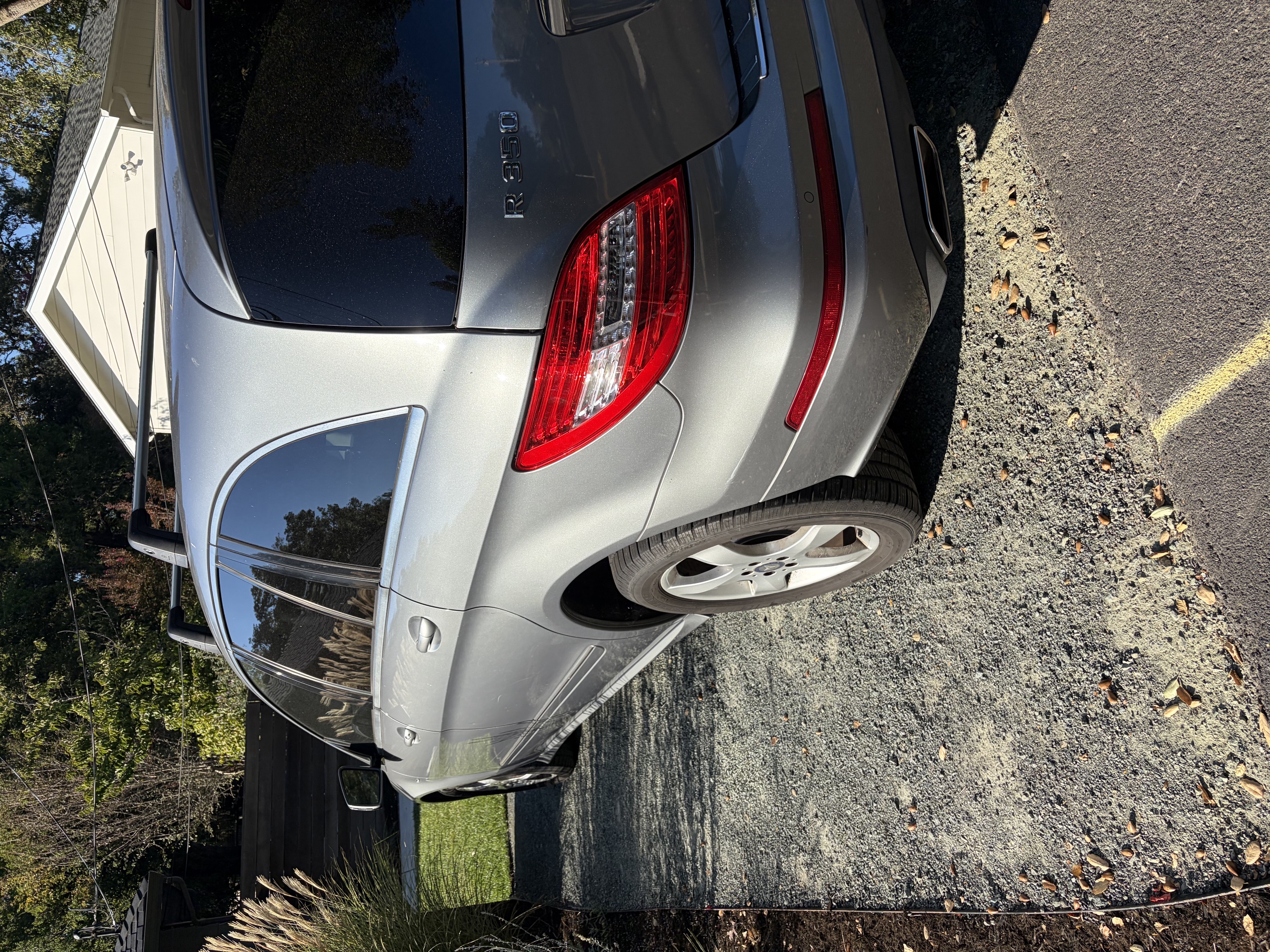 Used 2012 Mercedes-Benz R 350 4MATIC image 3