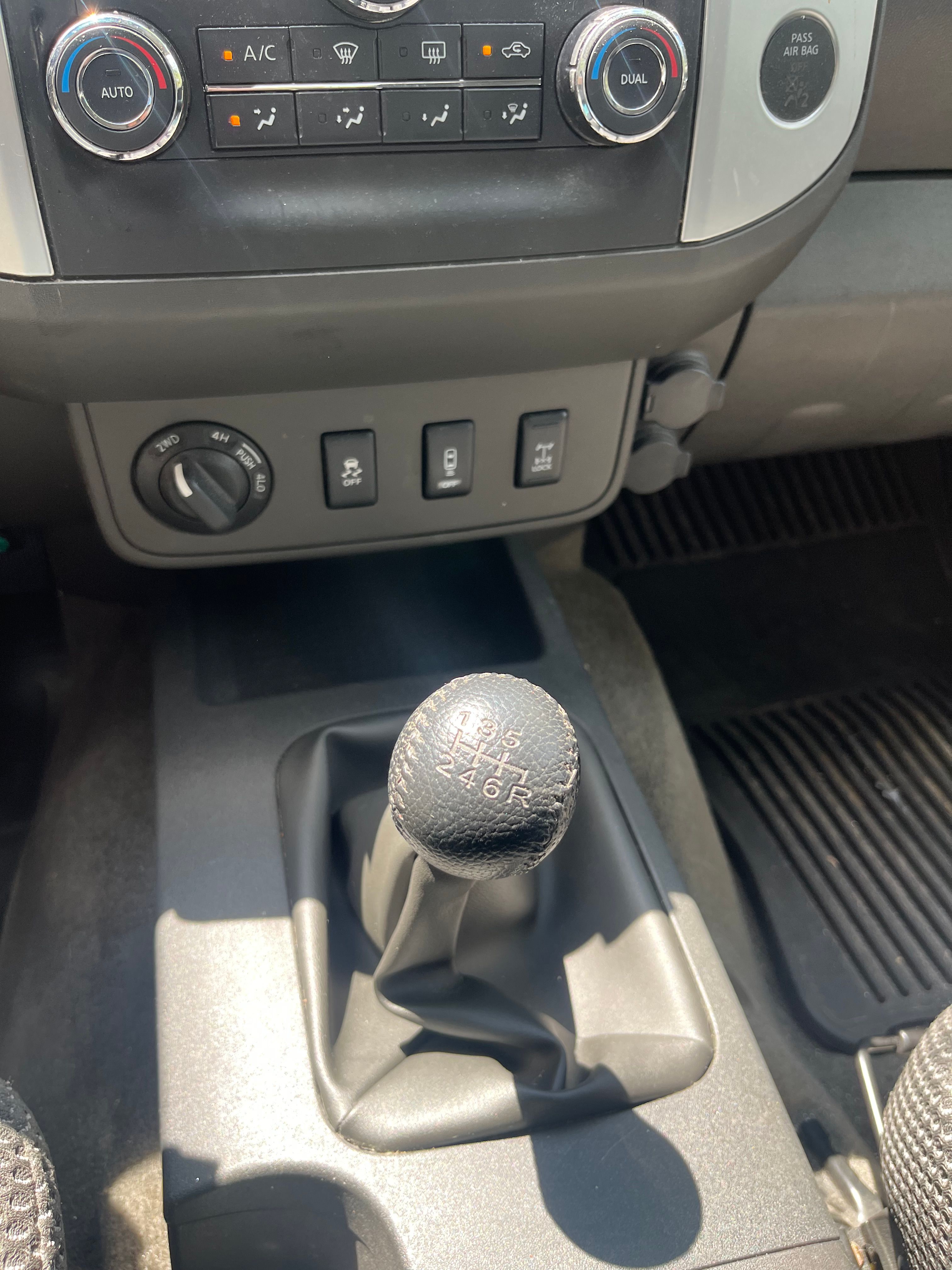 Used 2013 Nissan Frontier PRO-4X AWD/4WD image 16