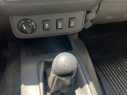 Used 2013 Nissan Frontier PRO-4X AWD/4WD image 16