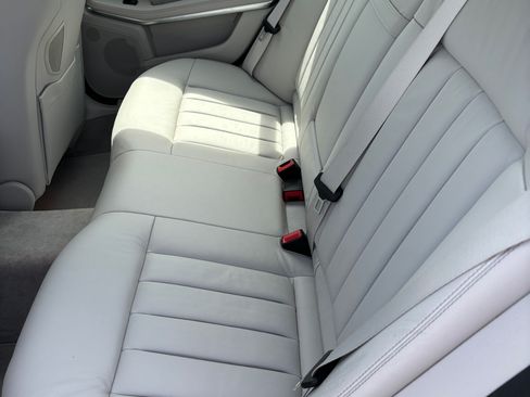 Used 2014 Mercedes-Benz E 550 4MATIC Sedan image 18