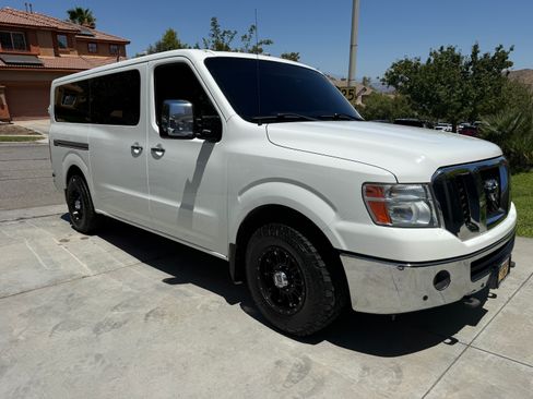 Used 2015 Nissan NV 3500 SL w/ Technology Package RWD image 1
