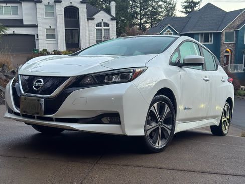 Used 2019 Nissan Leaf SV w/ SV Technology Package image 6