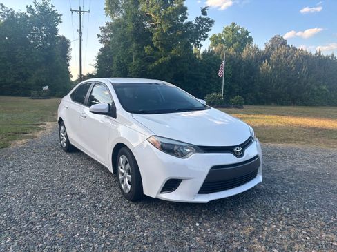 Used 2016 Toyota Corolla LE FWD image 1