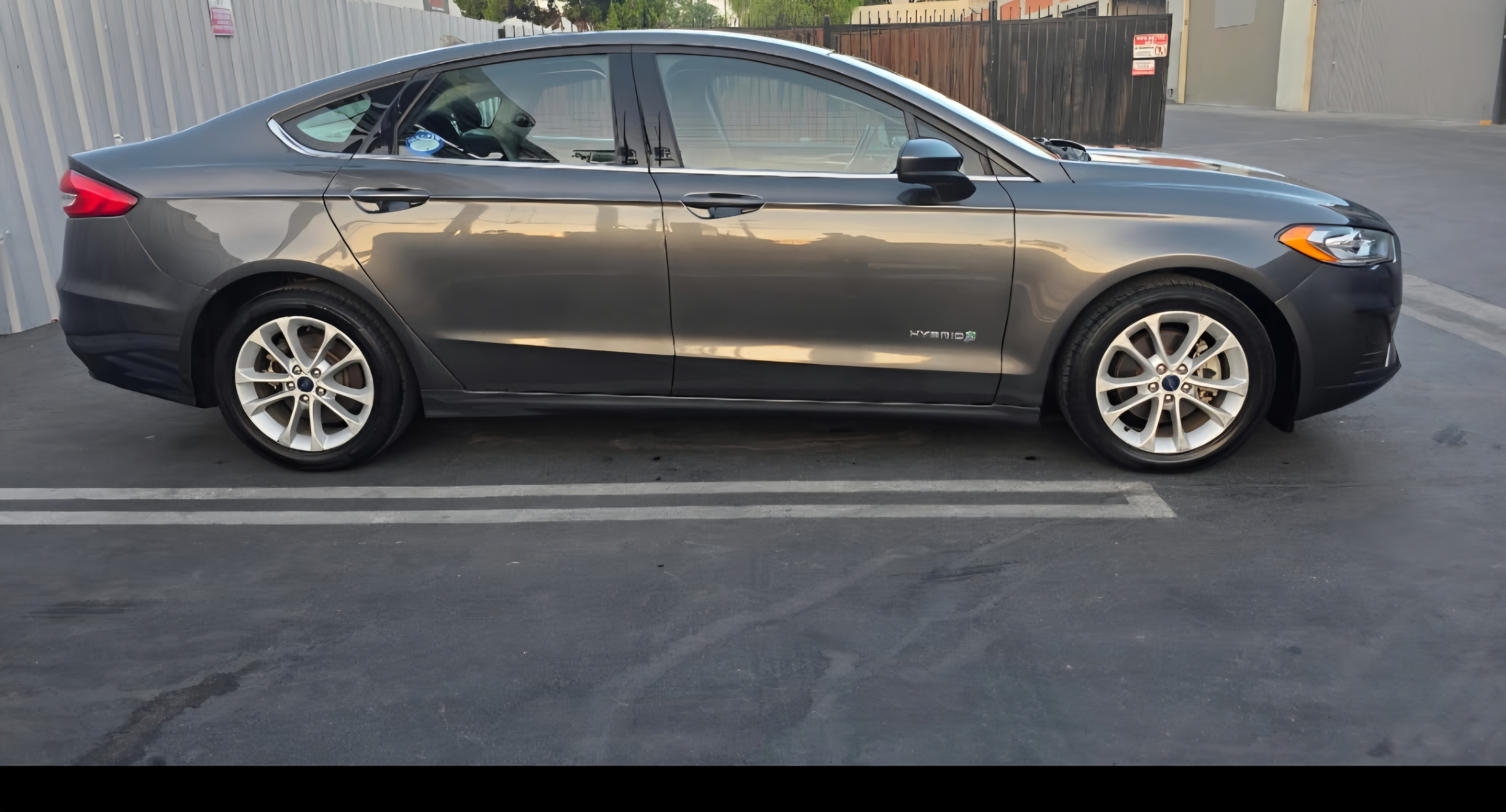Used 2019 Ford Fusion SE FWD image 8