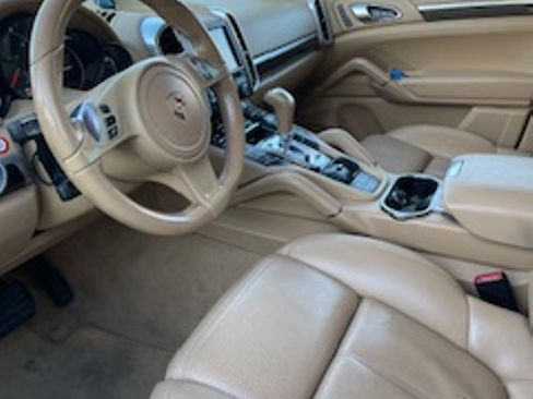 Used 2014 Porsche Cayenne Diesel Platinum Edition image 4