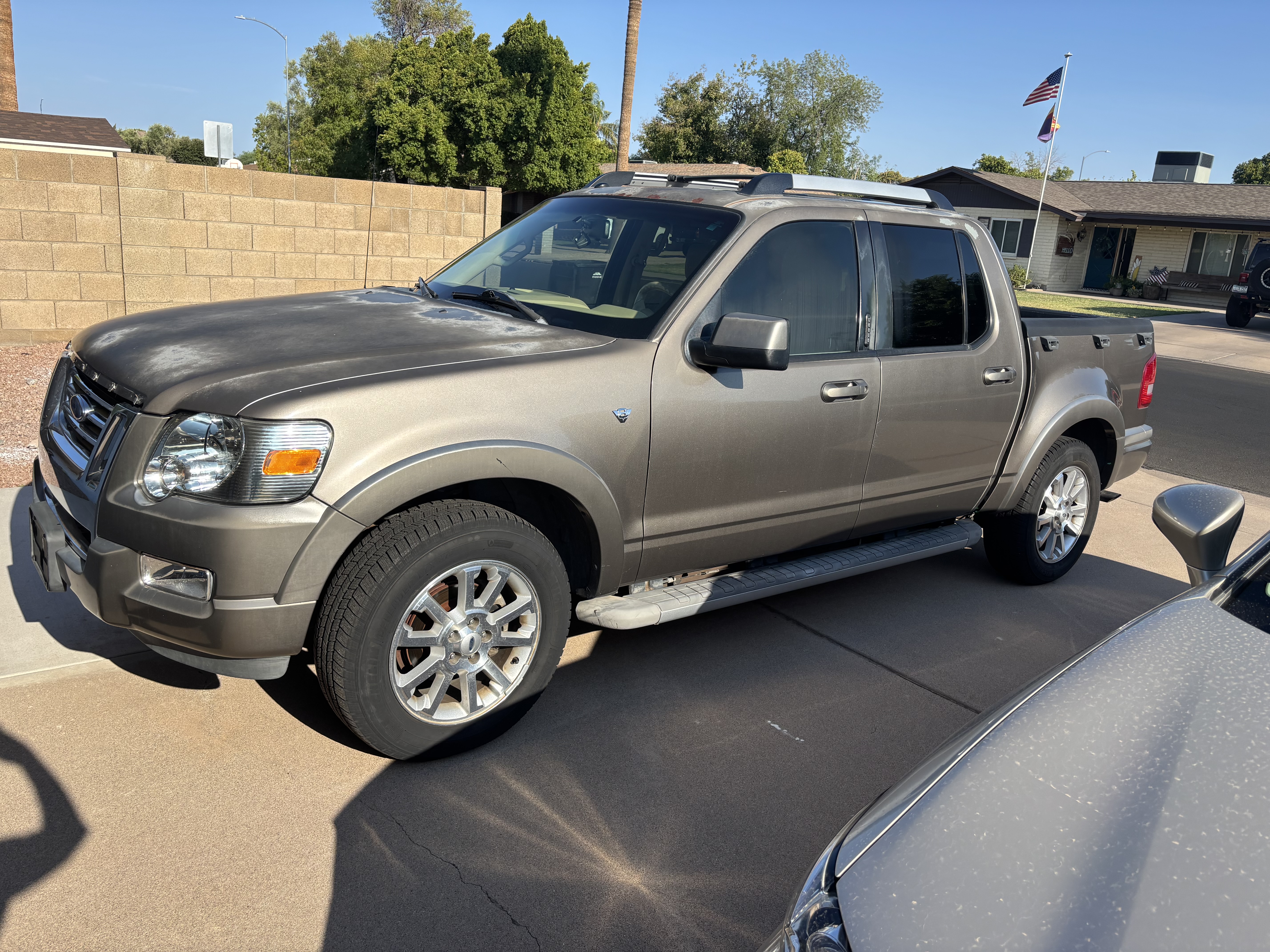 Used 2007 Ford Explorer Sport Trac Limited RWD image 2