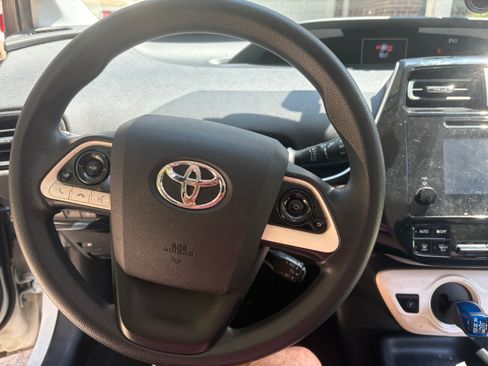 Used 2016 Toyota Prius Two FWD image 9
