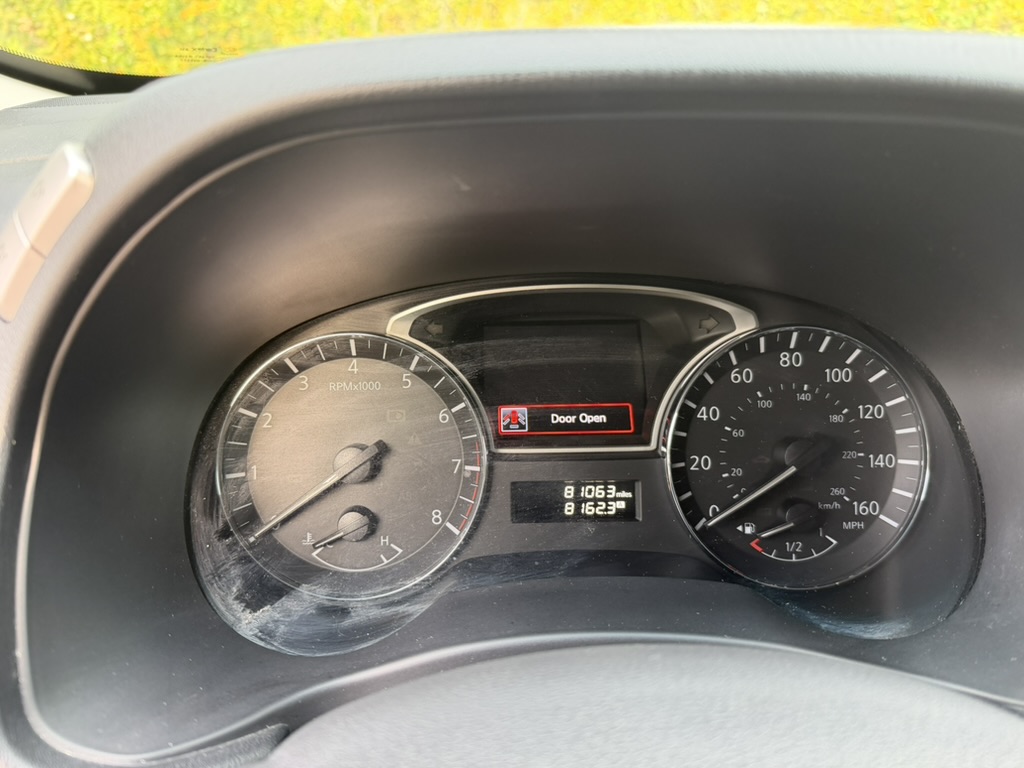 Used 2015 Nissan Pathfinder SV FWD image 4