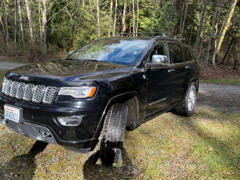 Used 2017 Jeep Grand Cherokee Overland w/ Jeep Active Safety Group image 1