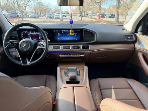 Used 2024 Mercedes-Benz GLE 450 4MATIC image 11