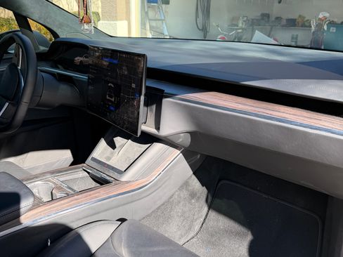 Used 2023 Tesla Model X image 16