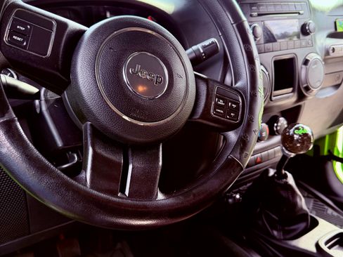 Used 2013 Jeep Wrangler Sport AWD/4WD image 13