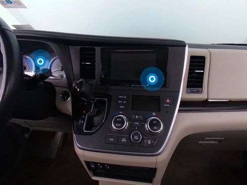 Used 2015 Toyota Sienna XLE w/ XLE Navigation Package FWD image 9