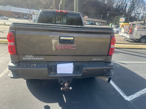 Used 2015 GMC Sierra 2500 Denali w/ Duramax Plus Package image 5