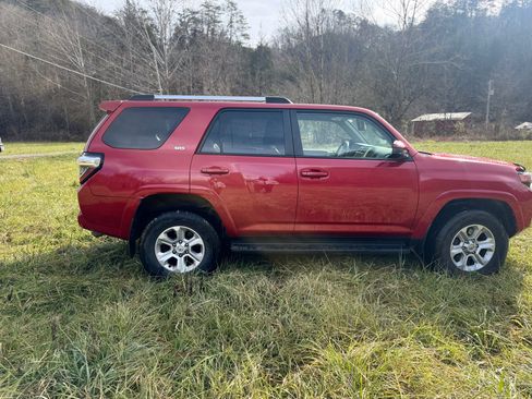 Used 2022 Toyota 4Runner SR5 image 6
