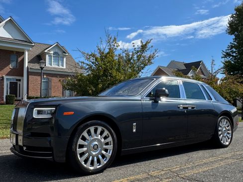 Used 2018 Rolls-Royce Phantom Sedan image 4