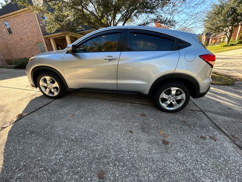 Used 2016 Honda HR-V EX image 1