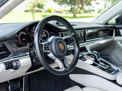 Used 2017 Porsche Panamera Turbo image 17