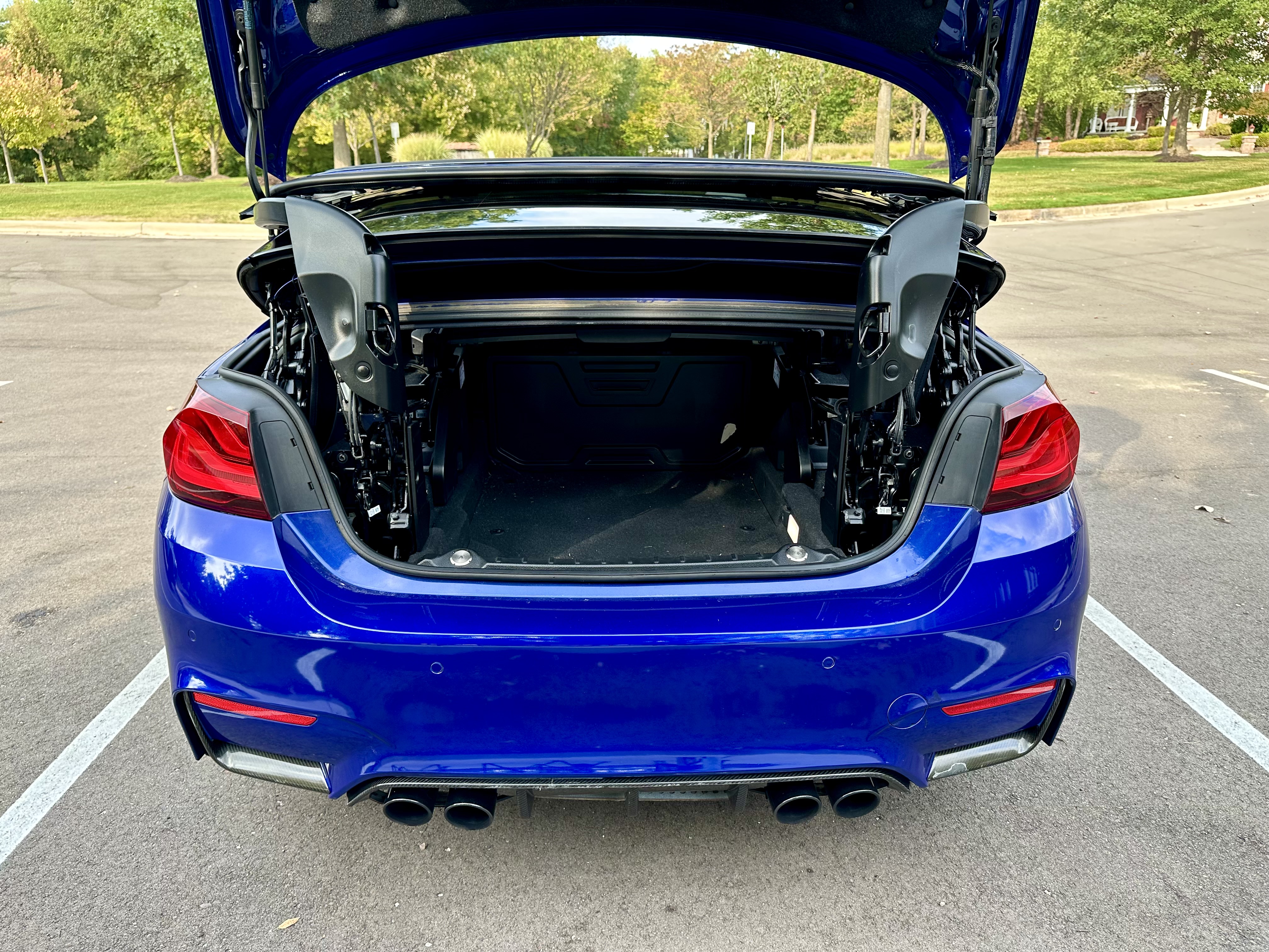 Used 2020 BMW M4 Convertible w/ Competition Package RWD image 10