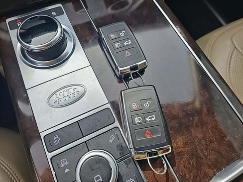 Used 2020 Land Rover Range Rover HSE image 10