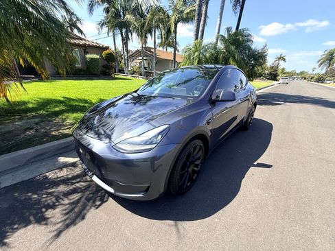 Used 2021 Tesla Model Y Long Range AWD/4WD image 1