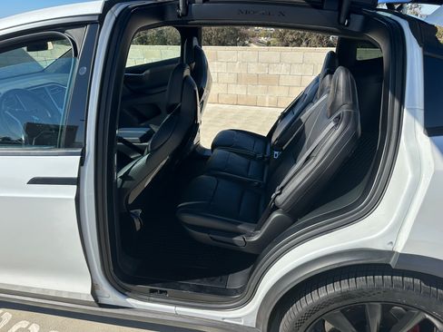 Used 2016 Tesla Model X P90D image 10