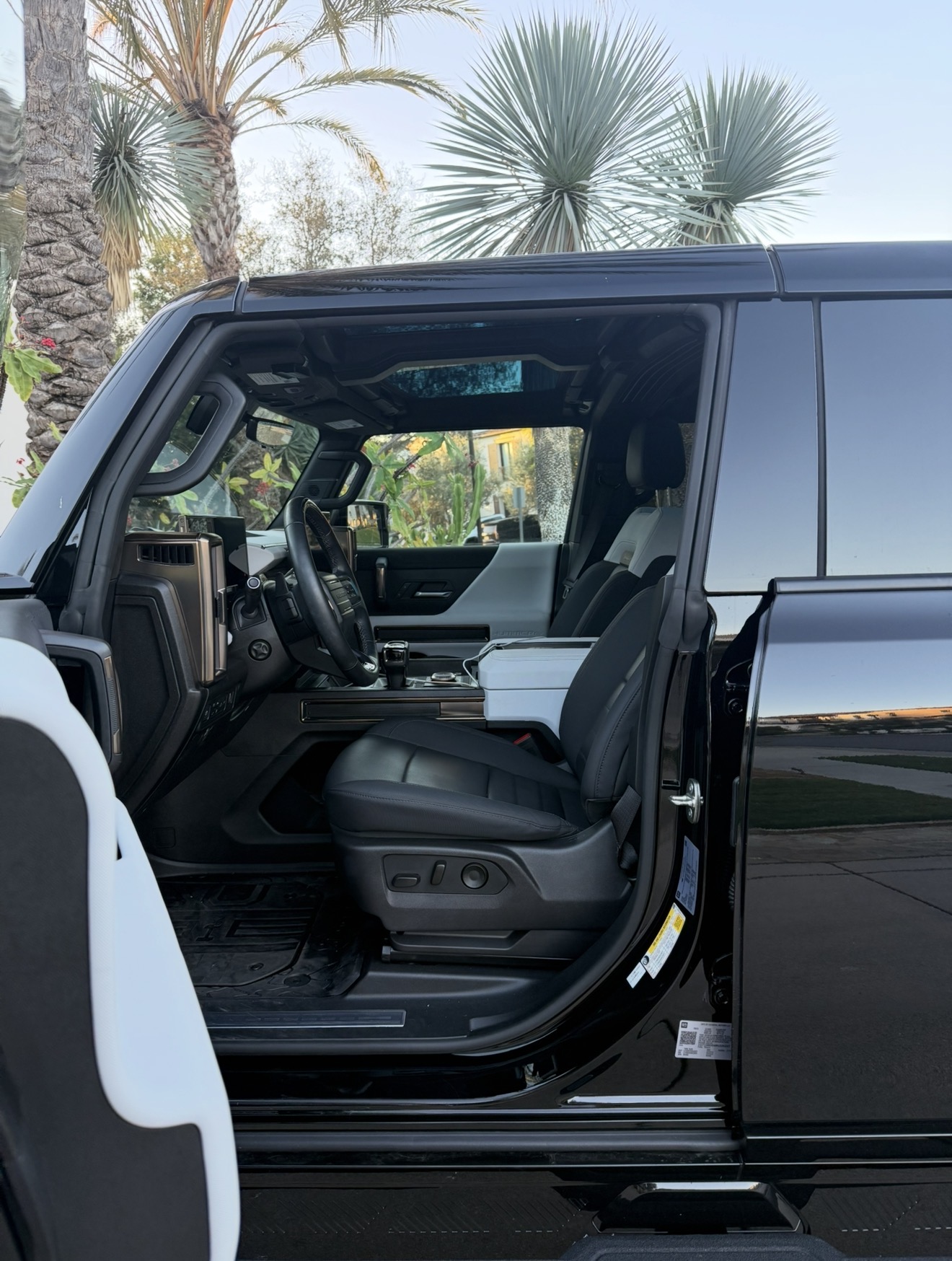 Used 2024 GMC Hummer EV 2X w/ LPO, Illumination Package AWD/4WD image 10