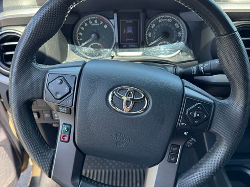 Used 2020 Toyota Tacoma TRD Off-Road w/ Technology Package AWD/4WD image 18