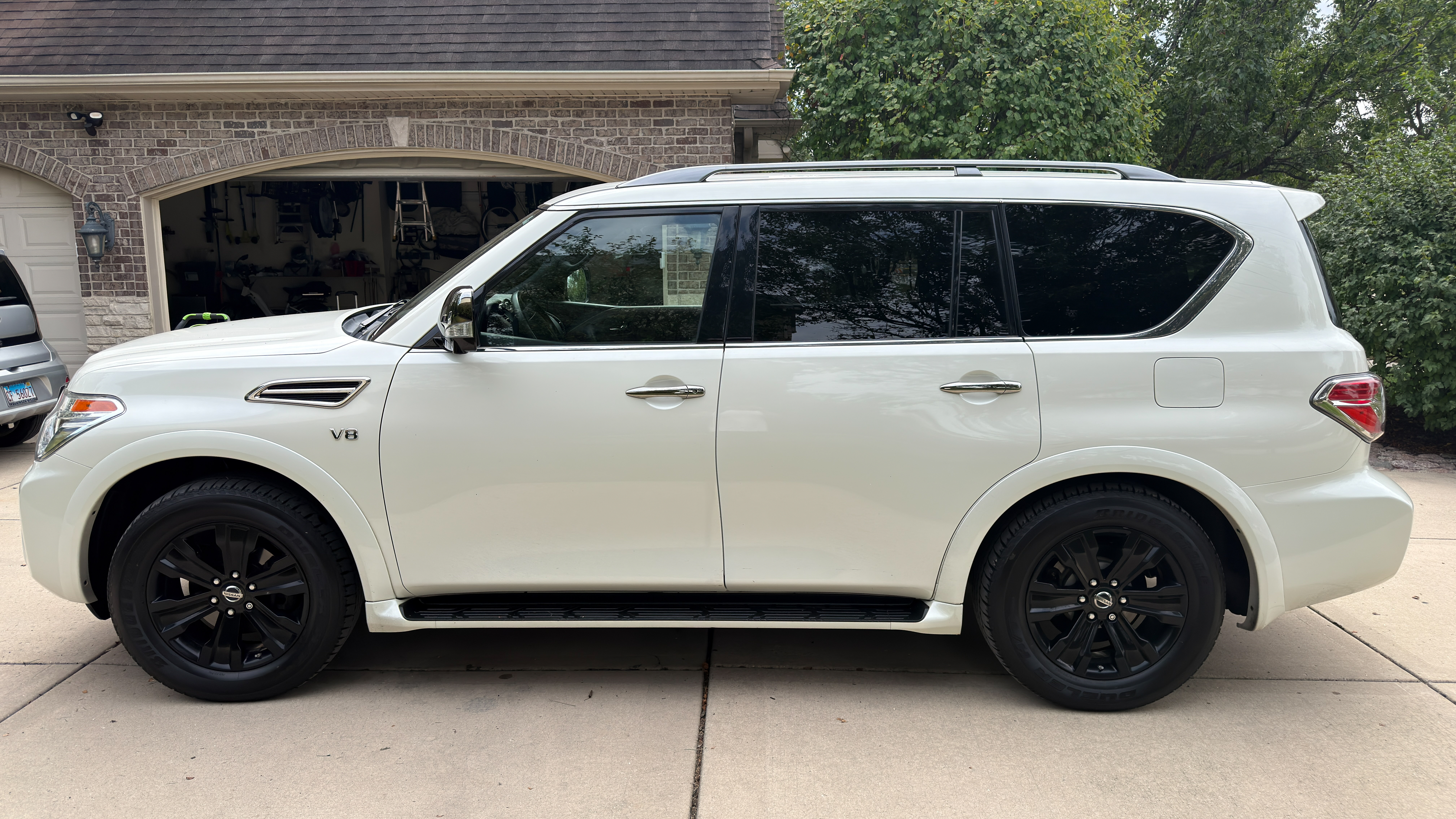 Used 2019 Nissan Armada Platinum w/ Captain's Chairs Package AWD/4WD image 5