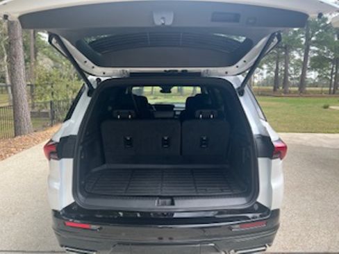 Used 2025 Buick Enclave Sport Touring w/ Power Package image 6